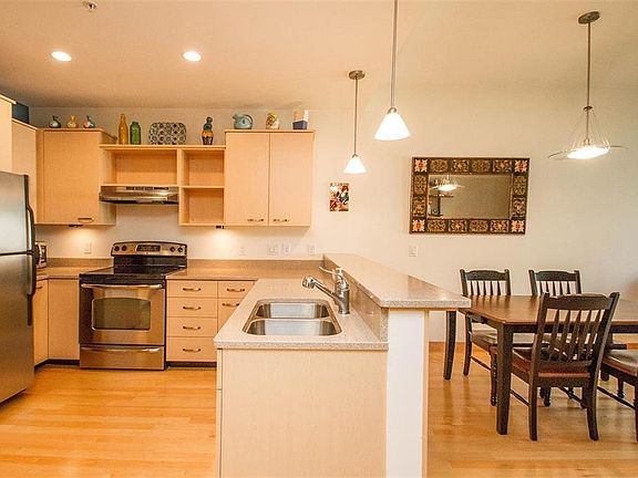 2nd image of 309 W Washington Ave Unit 513