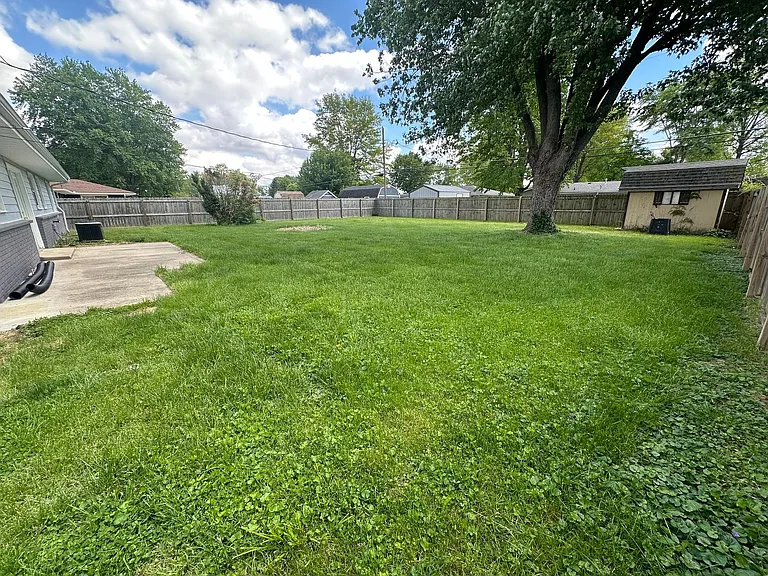 2063 W Highland Ln — Photo 17