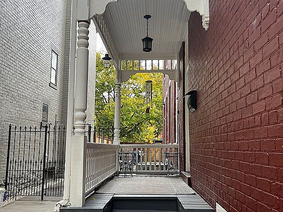 3rd image of 532 Lexington Ave