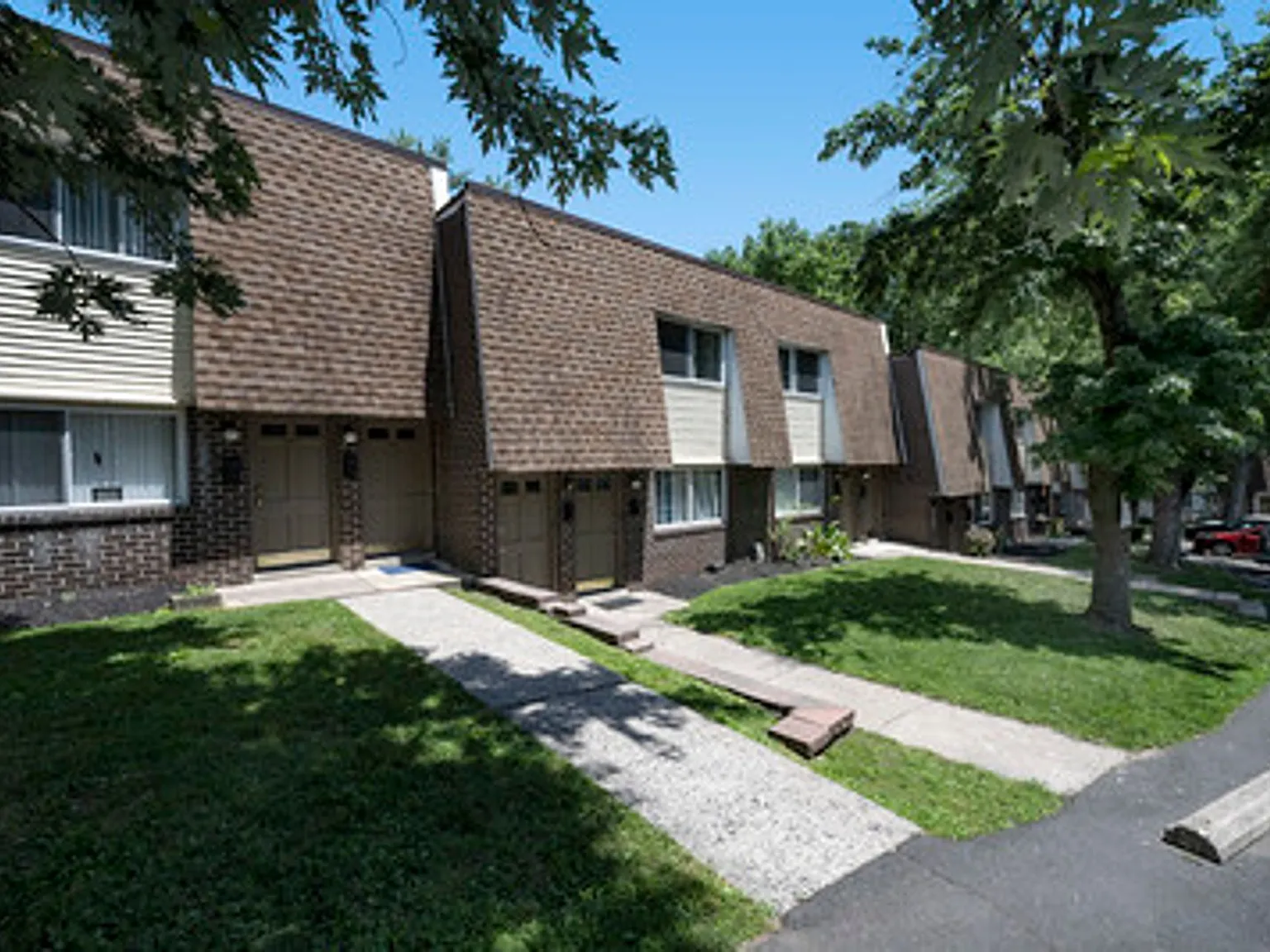 Timbercove Apartments and Townhomes — Photo 2