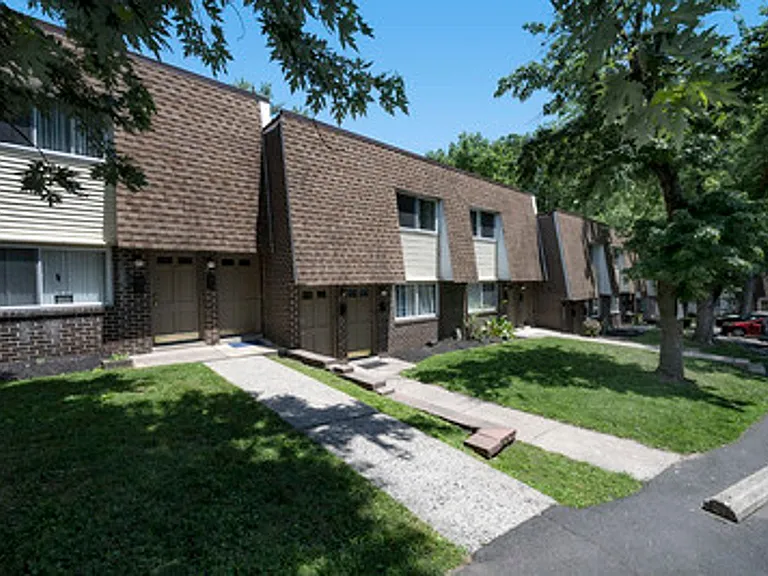 Timbercove Apartments and Townhomes — Photo 2