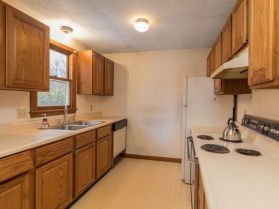 2nd image of 144 Morningside St #44