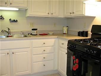 4th image of 600 W 86th St
