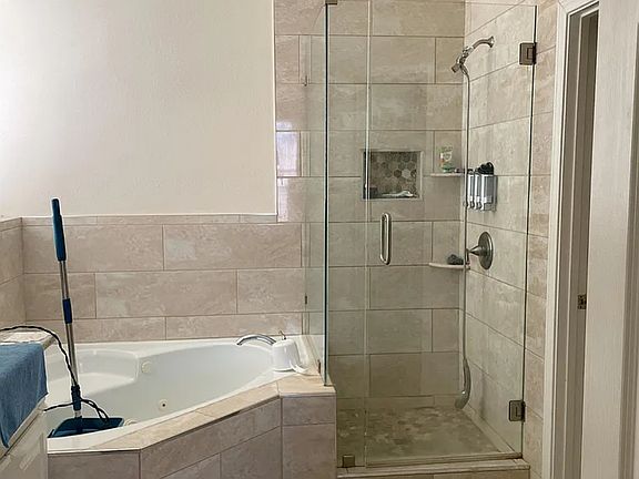 2nd image of 4852 New Forest Dr