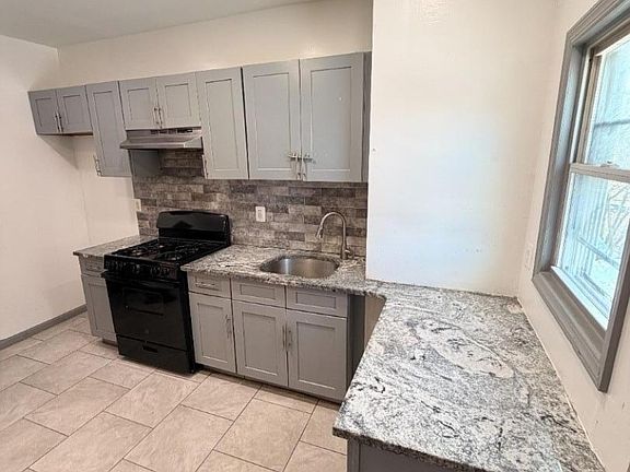 2nd image of 133 Mallory Ave