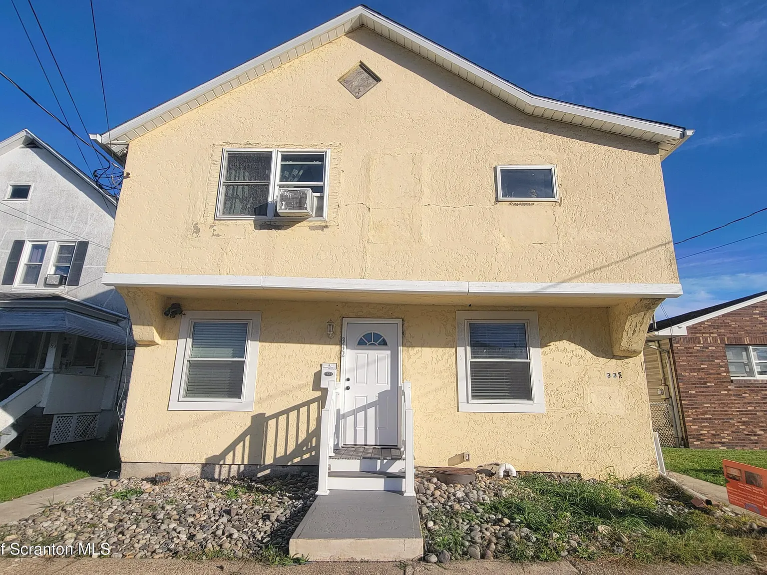 1 bed, 1.0 bath, 703 sqft, $1,050 — Photo 1