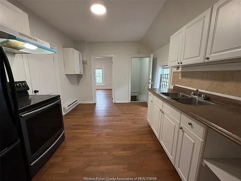 454 Crawford Ave — Photo 8