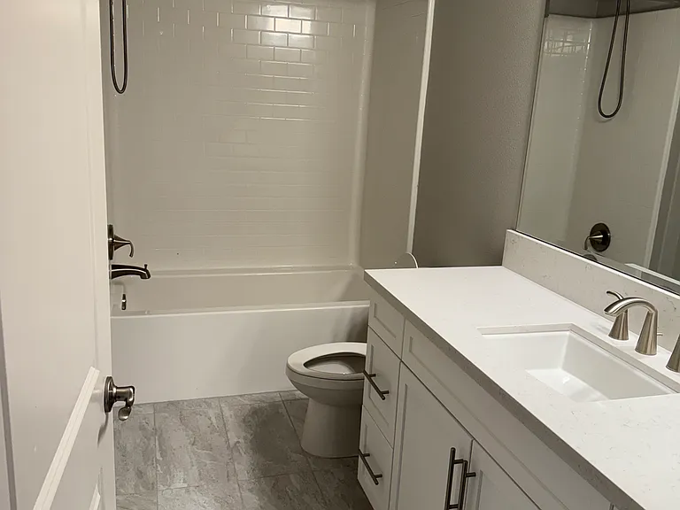 11612 N Amsterdam Ln — Photo 4