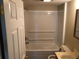 2402 S Hackley St, Muncie, IN 47302