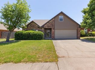 316 SE 6th St, Moore, OK 73160