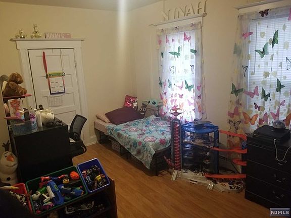 5th image of 9 Bloomingdale Ave Floor 1