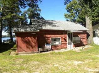 32010 Huckleberry Ln, Dowagiac, MI 49047