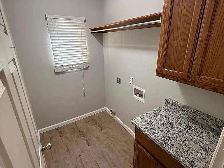 2508 Queenston Ave — Photo 11