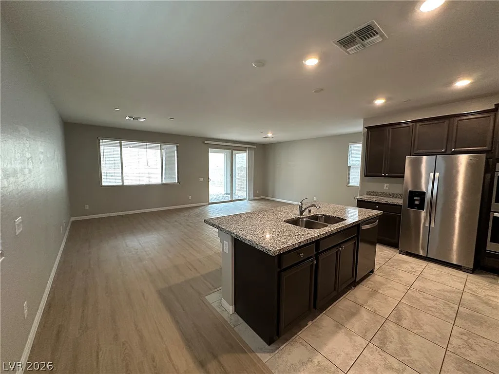4 bed, 2.5 bath, 2077 sqft, $2,750 — Photo 2