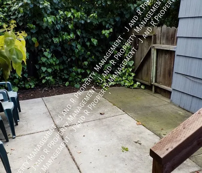 4311 V St #2 — Photo 15