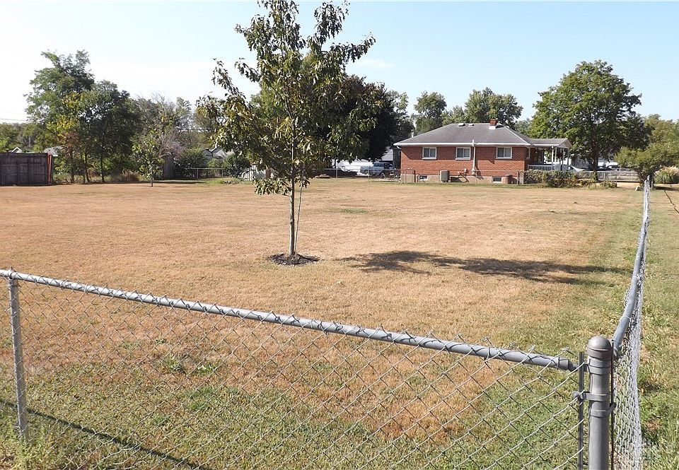1st image of 2460 Bushnell Ave