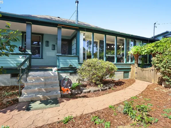 1132 Ash Ave, Cottage Grove, OR 97424