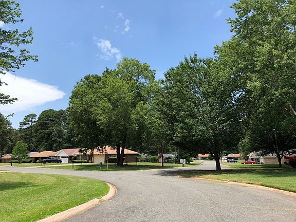 3rd image of 1050 Woodshire Cir