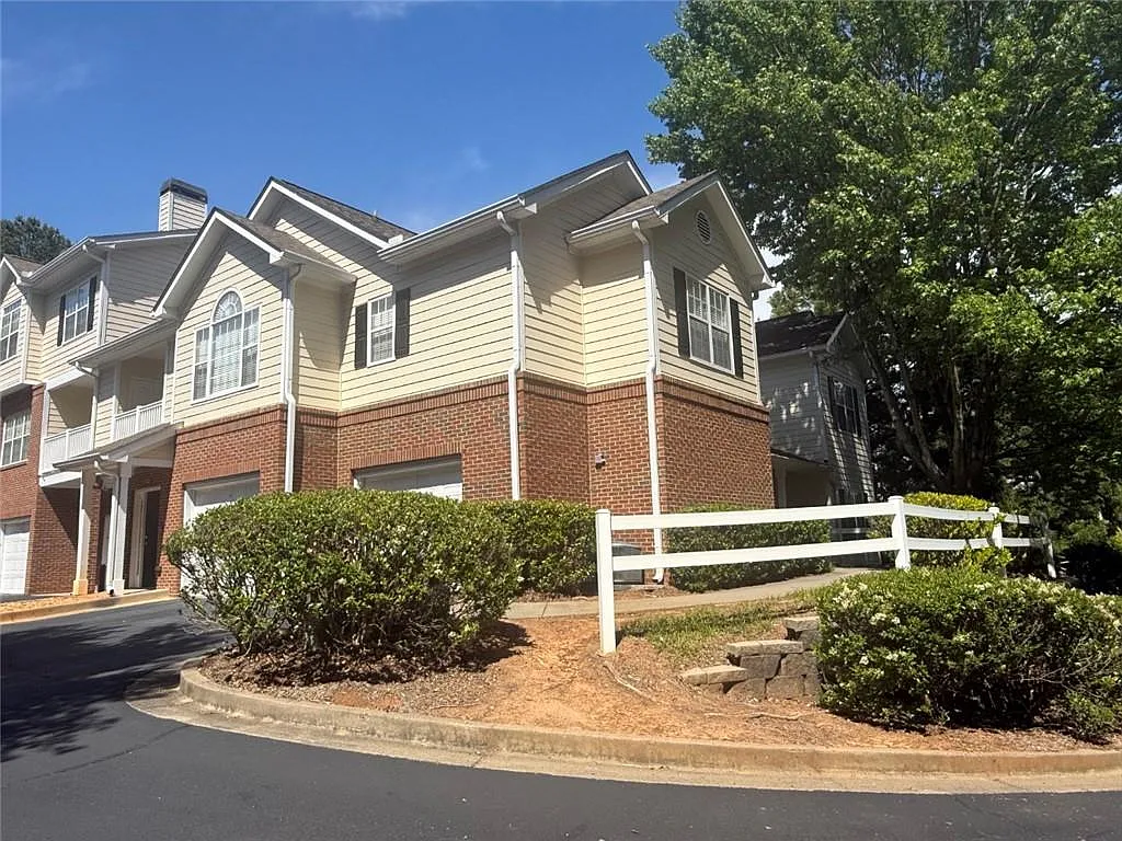 Building Photo - 411 Spring Heights Ln SE #4