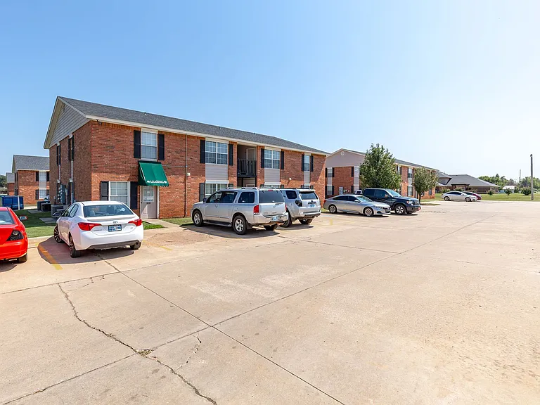 Buffalo Creek Apartment Homes — Photo 14