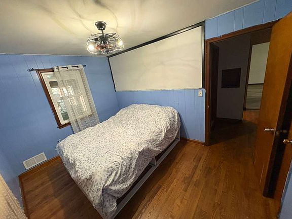 5th image of 579 E Woodbridge Ave #1
