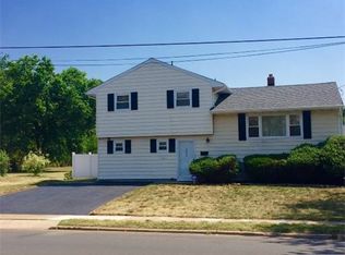 393 Suttons Ln, Edison, NJ 08817