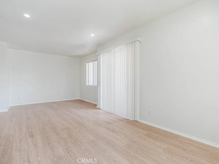 1129 Linden Ave #1 — Photo 9