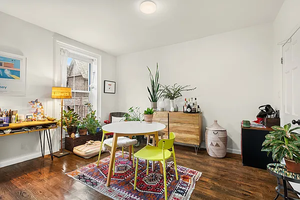 Rented by MNS | media 10