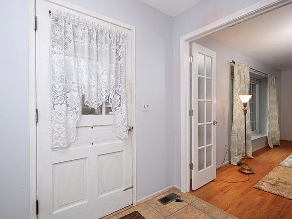 3rd image of 3229 Farmbrook Ct