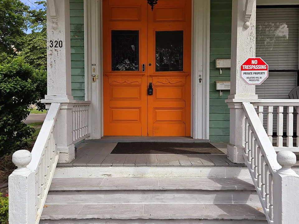 320 W Clinton St #4