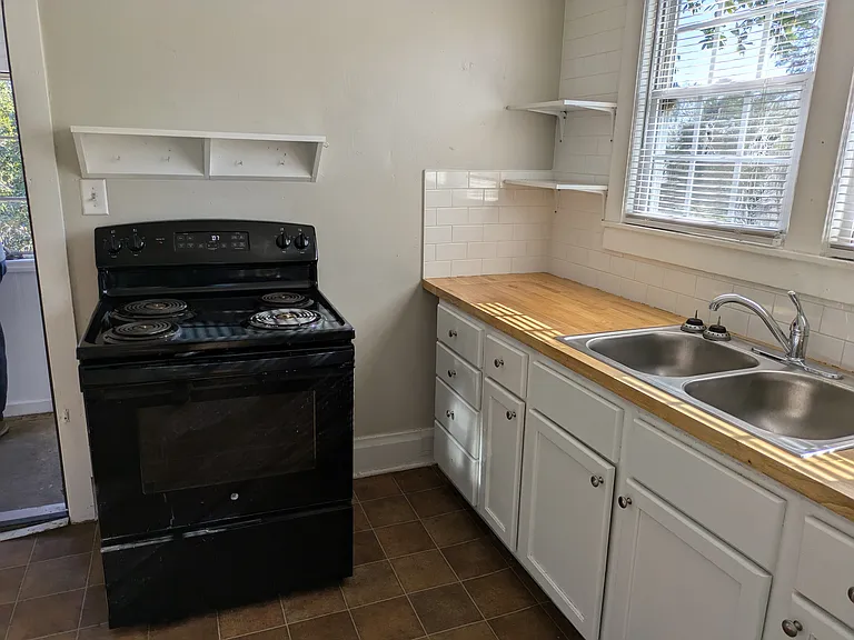 1526 Heath St — Photo 2