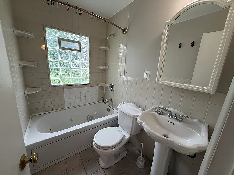 1757 Beverly Ave — Photo 8