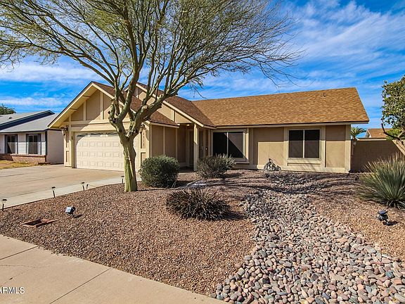 2nd image of 2512 E CATALINA Avenue