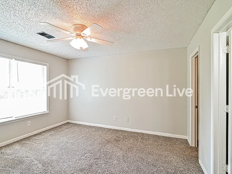 200 Greenlake Dr — Photo 7