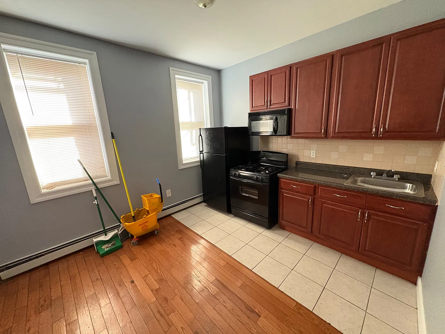 434 Avenue C — Photo 2