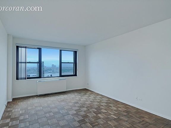 5th image of 201 W 70th St APT 33B