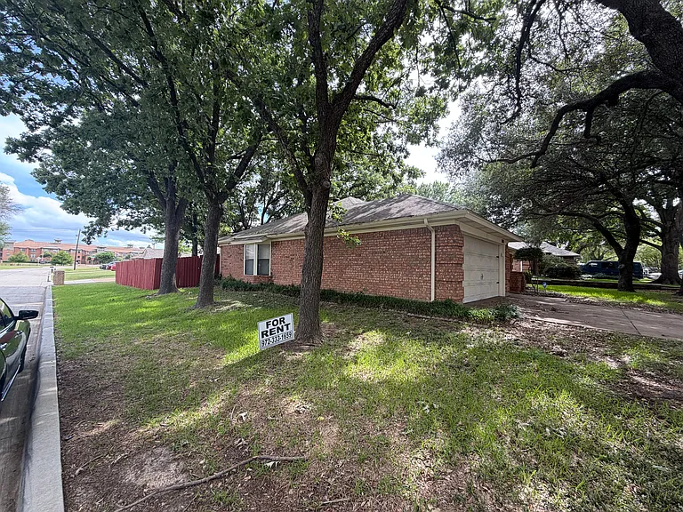 2113 Atlas Ct — Photo 2