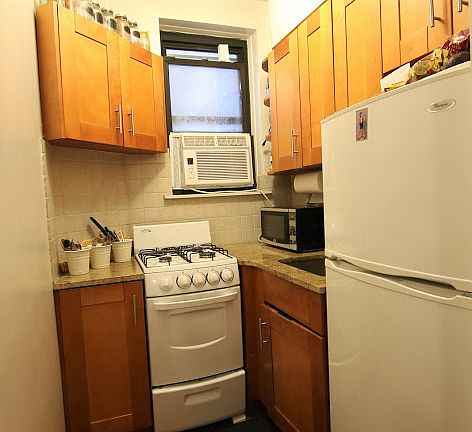 5th image of 305 W 92nd St #C3