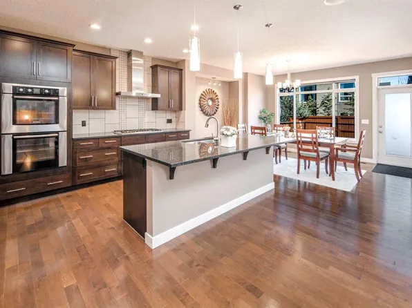 10 S Aspenshire Pl SW, Calgary, AB T3H 0P6