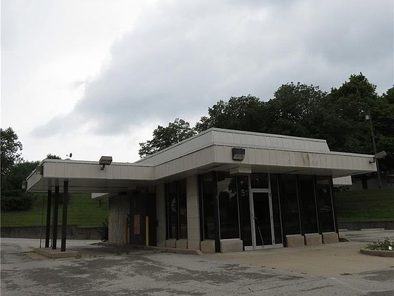 3rd image of 1019 Wapakoneta Ave