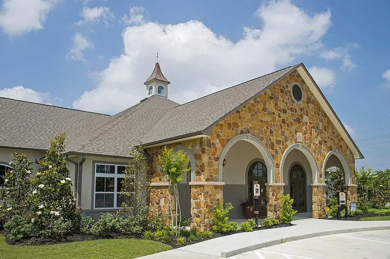 Building Photo - Landmark Grand Champion