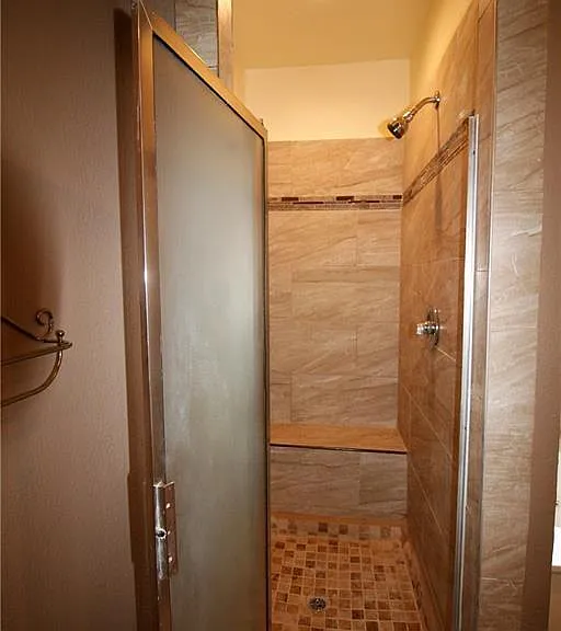 903 Ashmount Ln — Photo 13