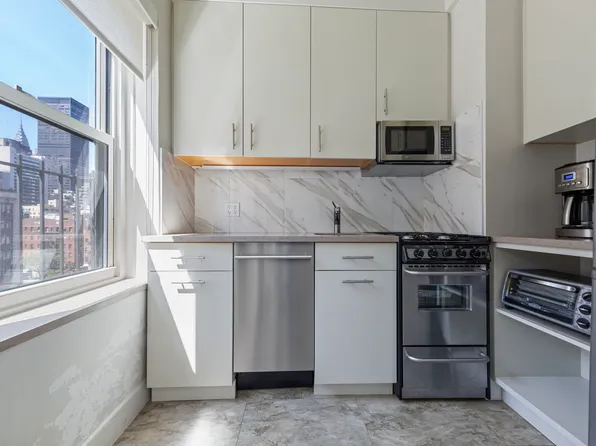 400 East 52nd Street image 7 of 10