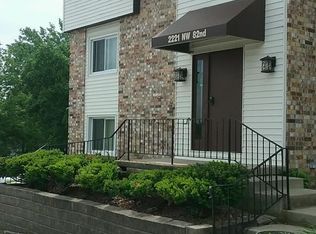 2221 NW 82nd St APT 2, Clive, IA 50325
