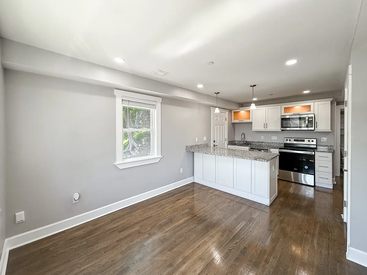 Building Photo - 468 Salem St #3