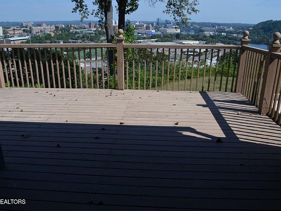 3rd image of 1875 Cherokee Bluff Dr