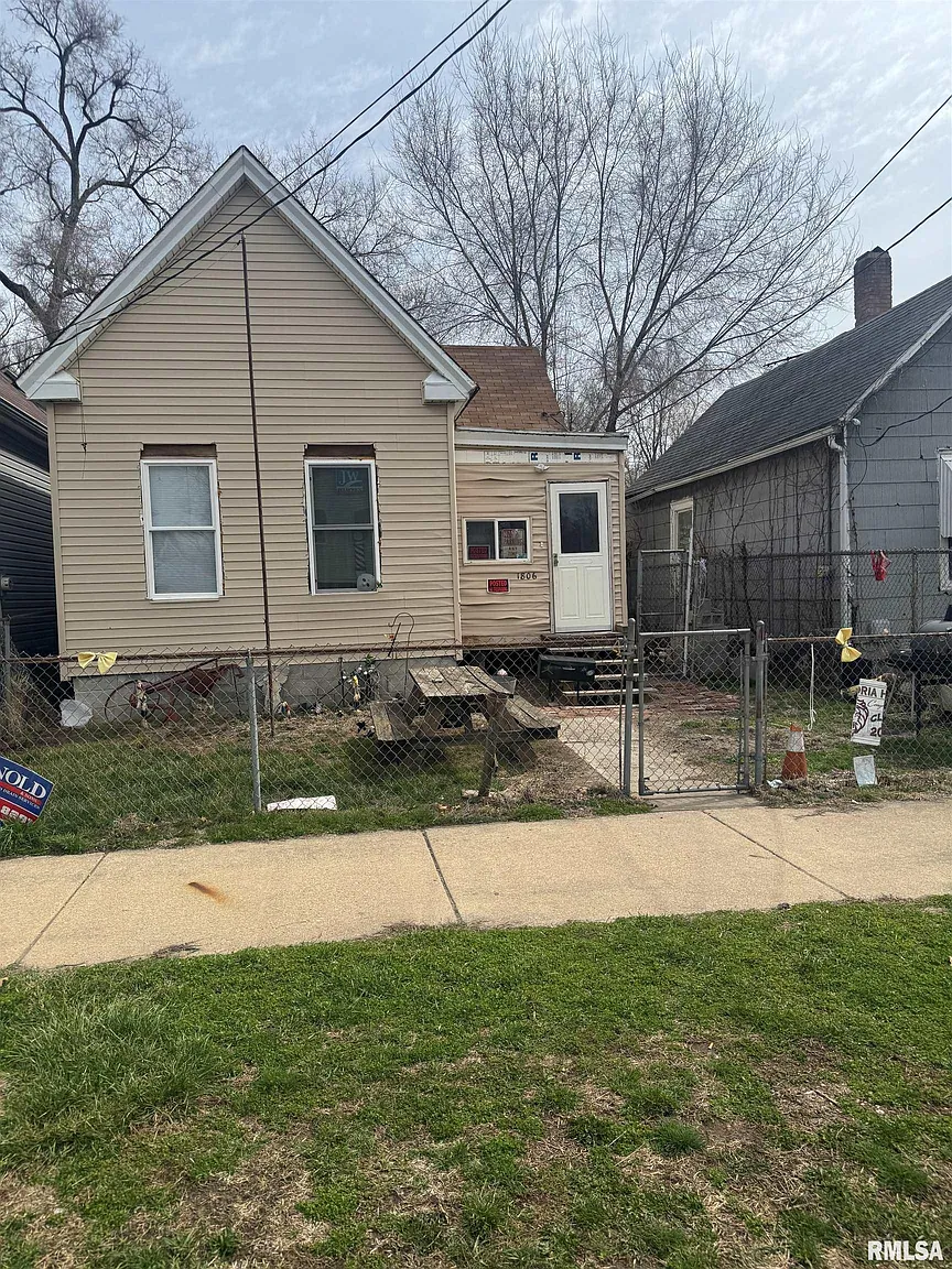 1806 S Livingston St photo 1