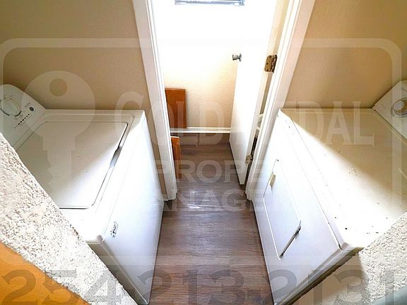 3rd image of 1106 Leslie Cir APT A