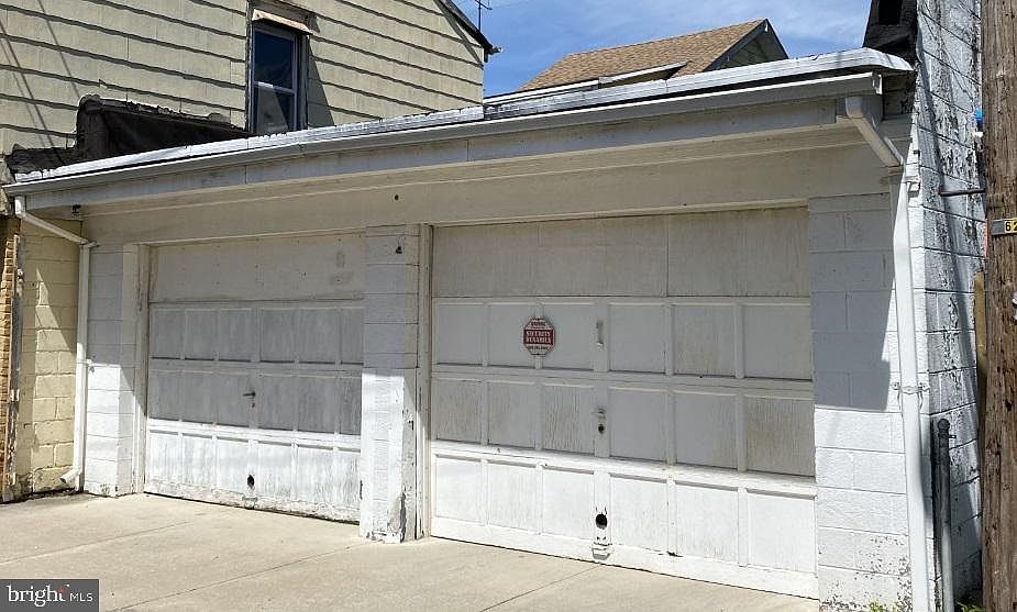 2nd image of 1145 Chambers St