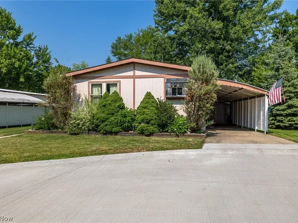 3 Overland Dr, Olmsted Falls, OH 44138